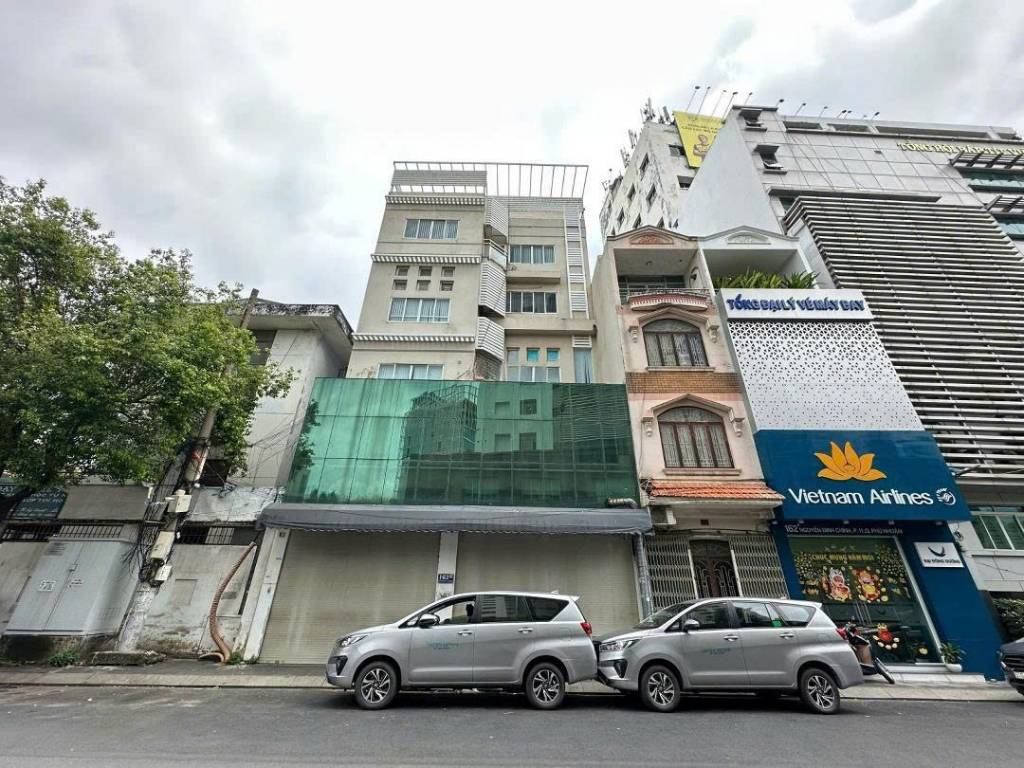 Mặt tiền tòa nhà